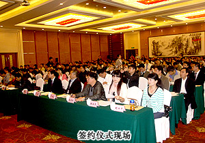 “創(chuàng)業(yè)手牽手，幫扶一加一”，胡國(guó)安董事長(zhǎng)幫扶大學(xué)生企業(yè)自主創(chuàng)業(yè)