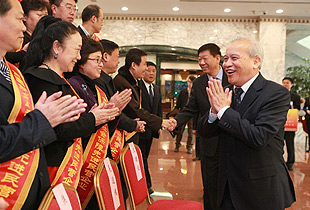 綠之韻集團被全國工商聯(lián)、人力資源社會保障部、全國總工會聯(lián)合授予“全國就業(yè)與社會保障先進民營企業(yè)”稱號