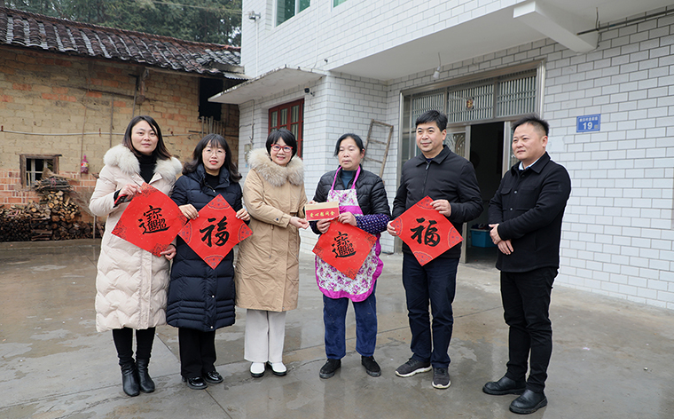 綠之韻集團參加長沙市工商聯(lián)、市光彩事業(yè)基金會新春走訪慰問活動