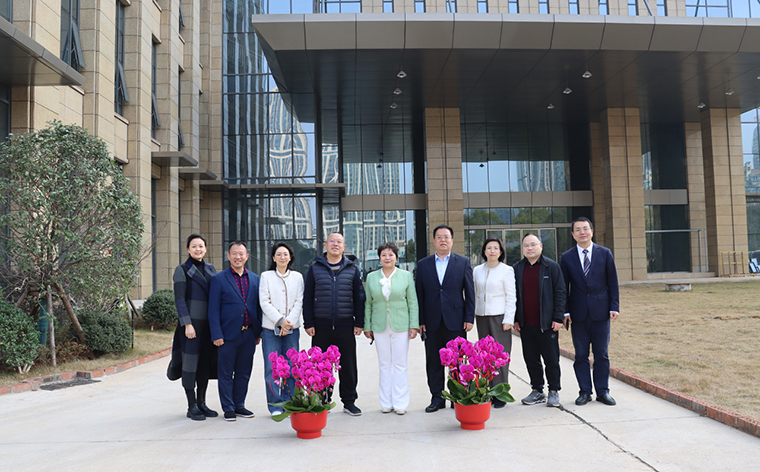中共長沙市委統(tǒng)戰(zhàn)部副部長、市工商聯(lián)黨組書記何惠風一行蒞臨綠之韻中心走訪調研
