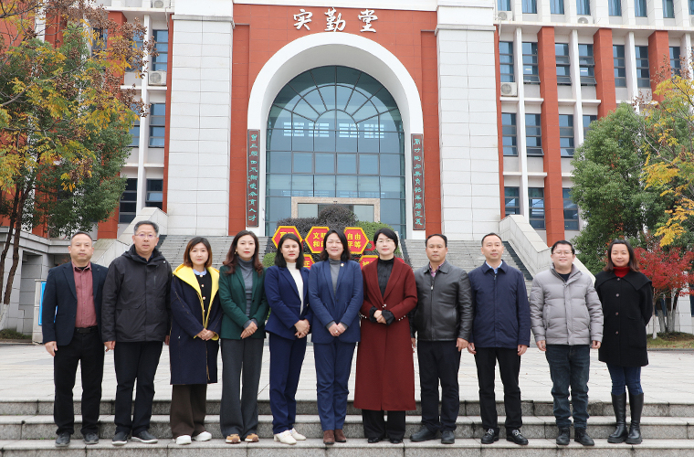 綠之韻集團聯合瀏陽經開區(qū)政協(xié)委員工作室開展“愛心助學·書香滿園”活動走進長郡瀏陽實驗學校