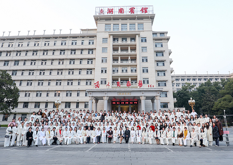 勞嘉總裁出席2024年湖南省女企業(yè)家協(xié)會年會，被授予“湘商卓越獎”